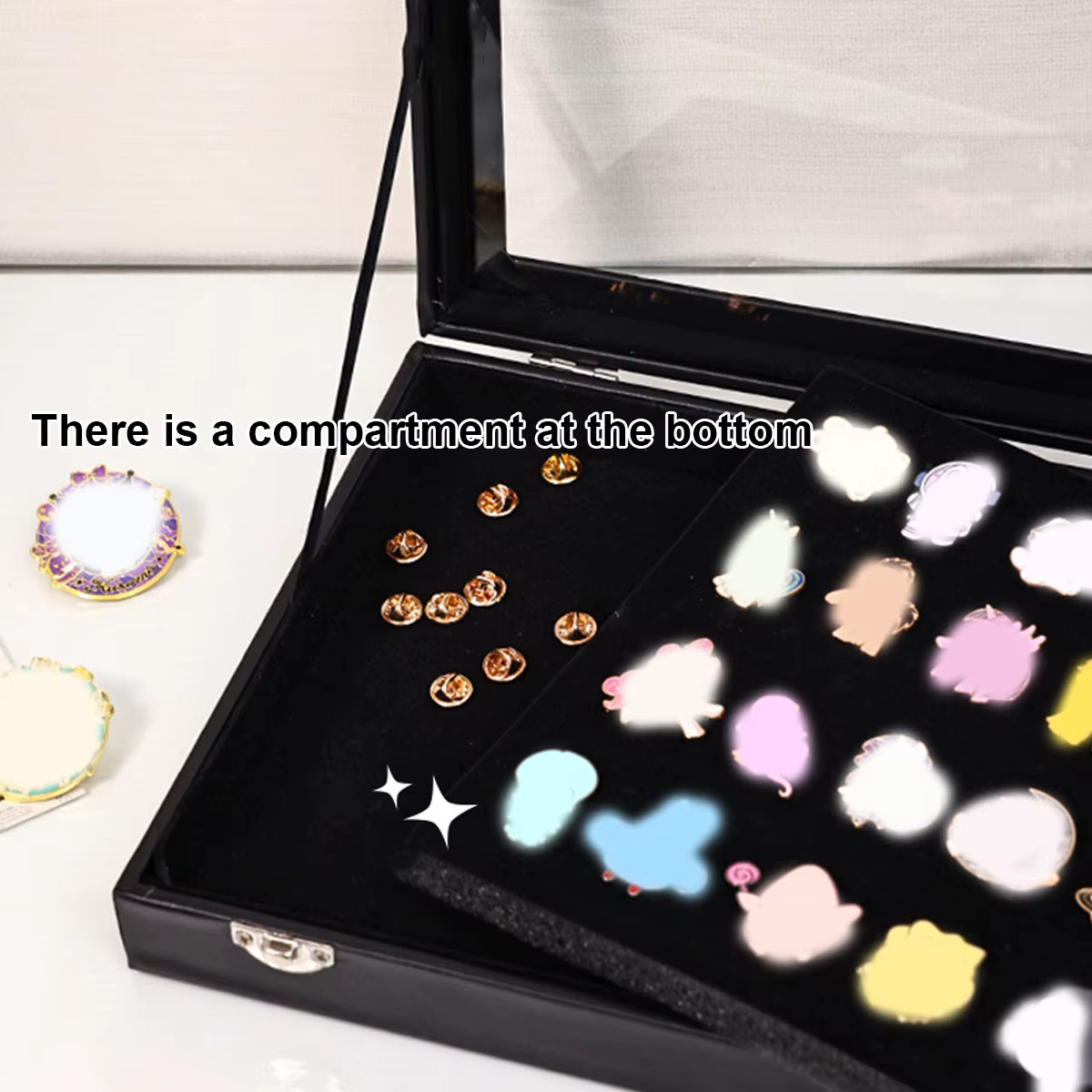 Boîte de présentation de badges avec couvercle anti-poussière transparent