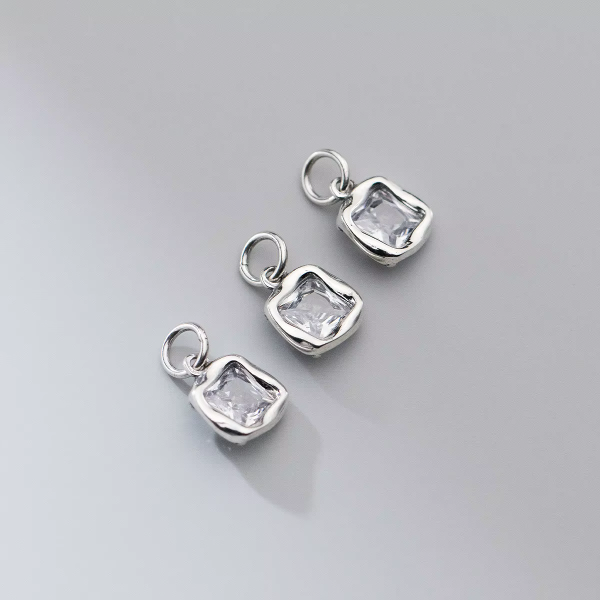 Breloques carrées en Zircon