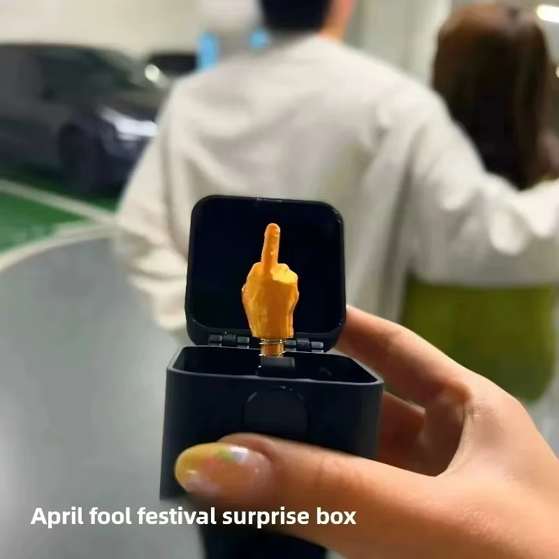 Dedo du milieu drôle dans une boîte - Cadeau de gag de décoration de bureau pour Halloween