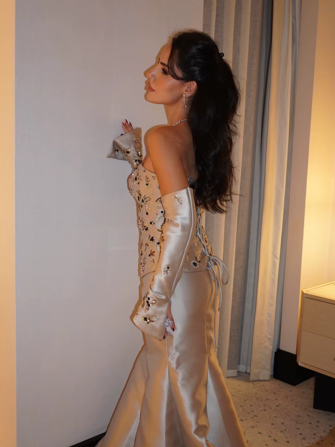Robe de soirée luxueuse et éblouissante à motifs floraux argentés pour invitée de mariage, robe de fête à manches longues transparentes, personnalisable