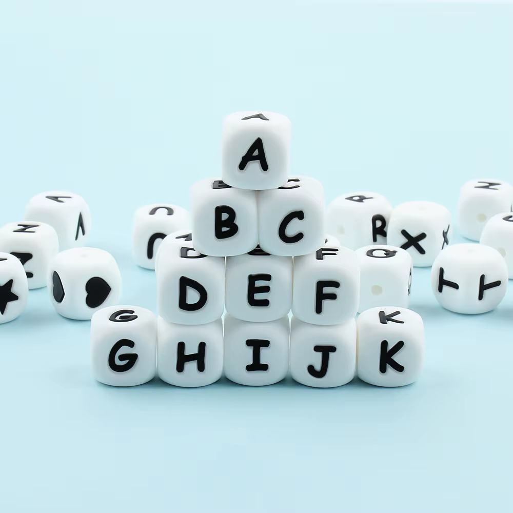 10/26/50/100 pièces lettres perles 12mm Silicone Alphabet