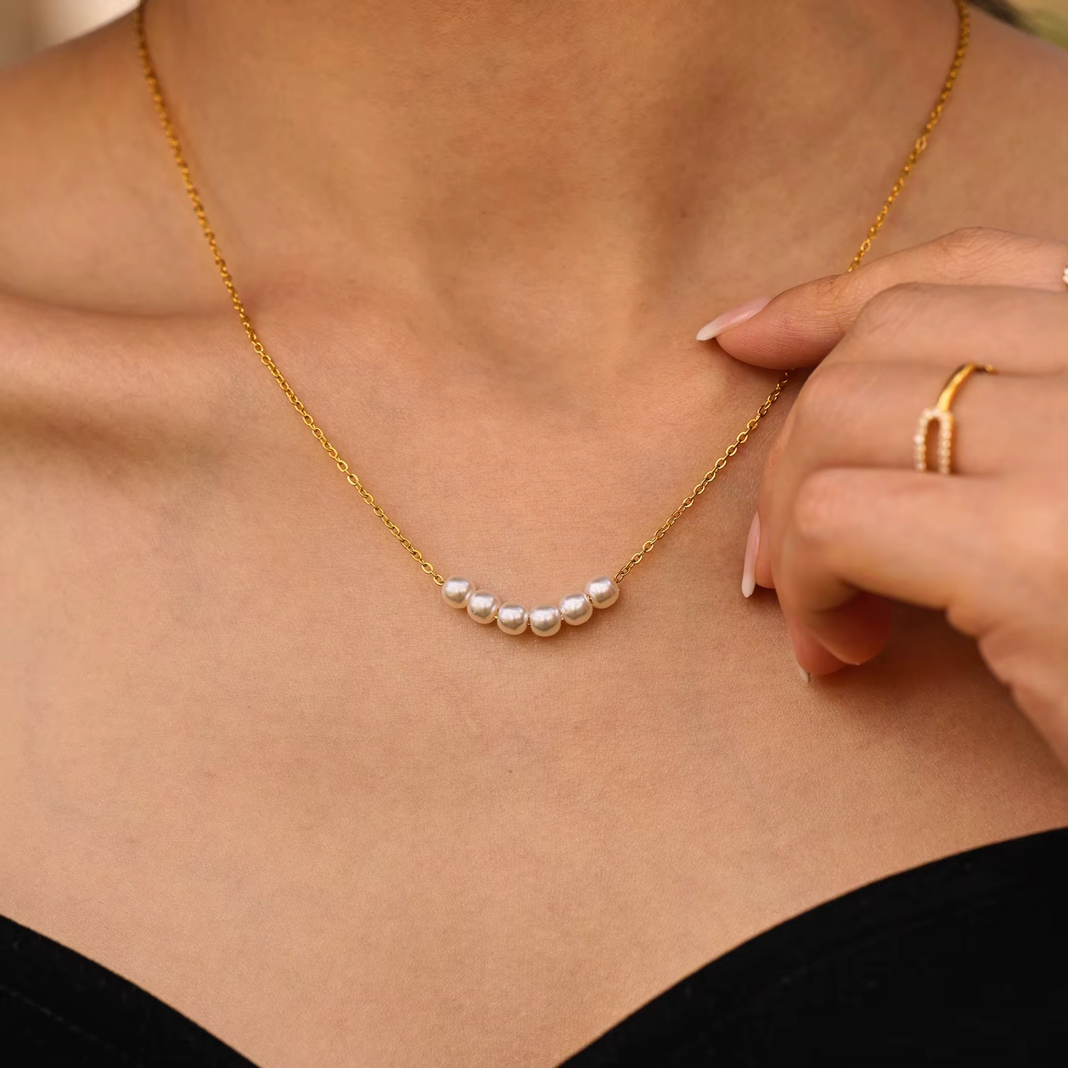 Magnifique collier ras du cou à chaîne au design simple pour femme