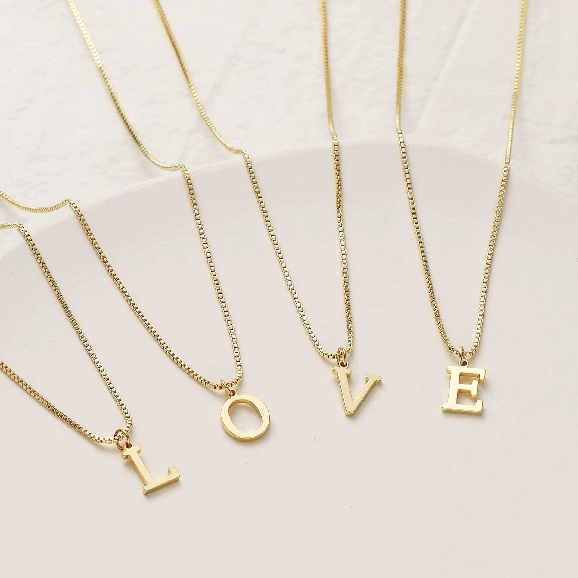 Collier initial A-Z plaqué or 18 carats