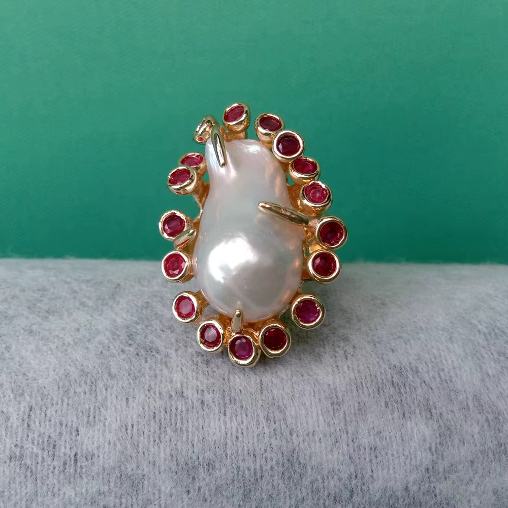 Y · YING Bague de sonnerie en perles baroques blanches de culture fuchsia Cz réglable