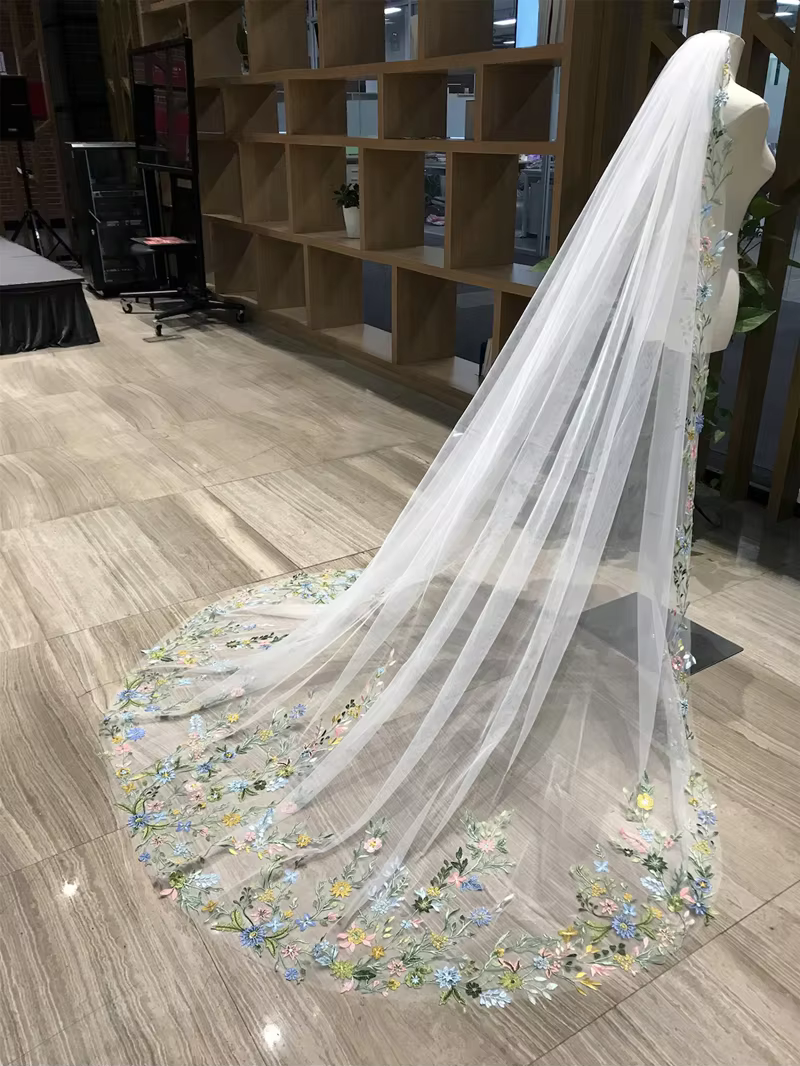 Voile de mariage à fleurs colorées