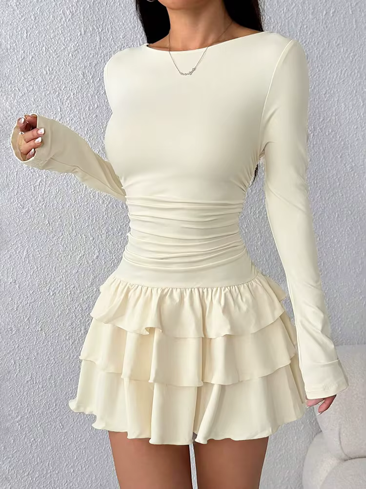 Mini robe de bal élégante à manches longues