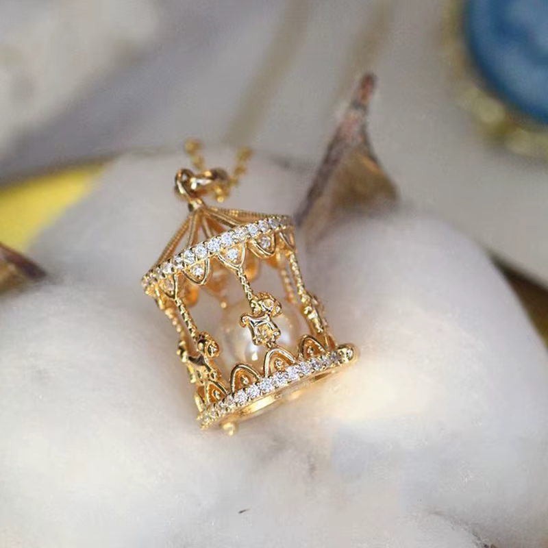 Collier Pendentif Perle Carrousel ENSHIR pour Femme – Design Unique et Charmant