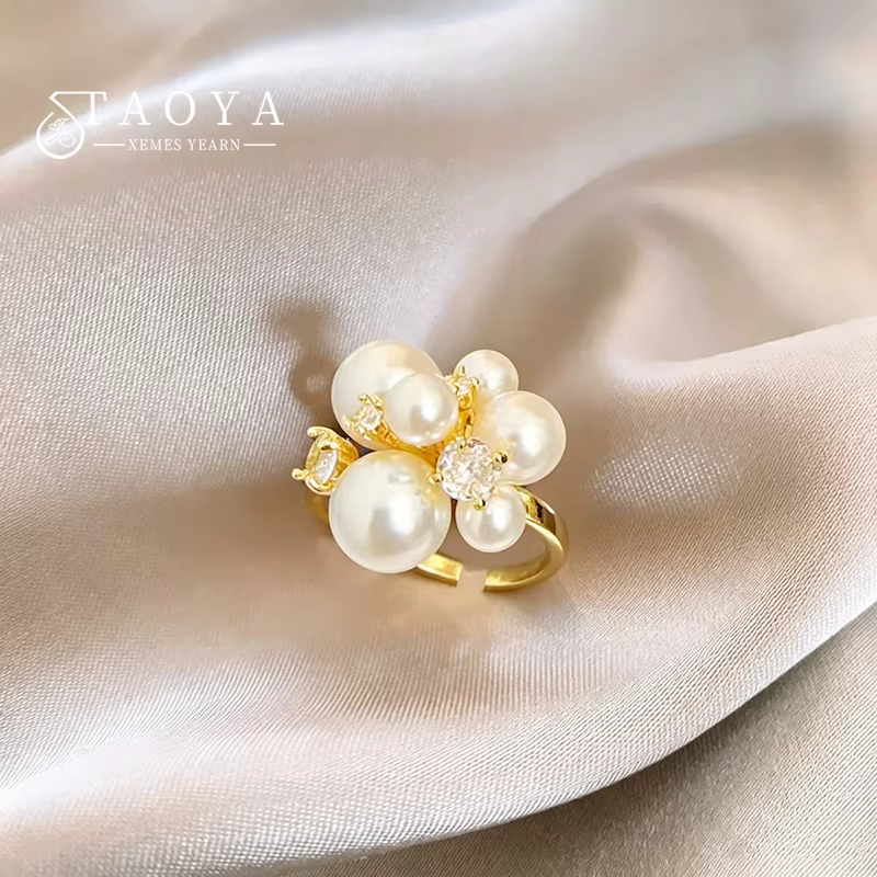 Bague ouverte en forme de fleur en zircon et perle