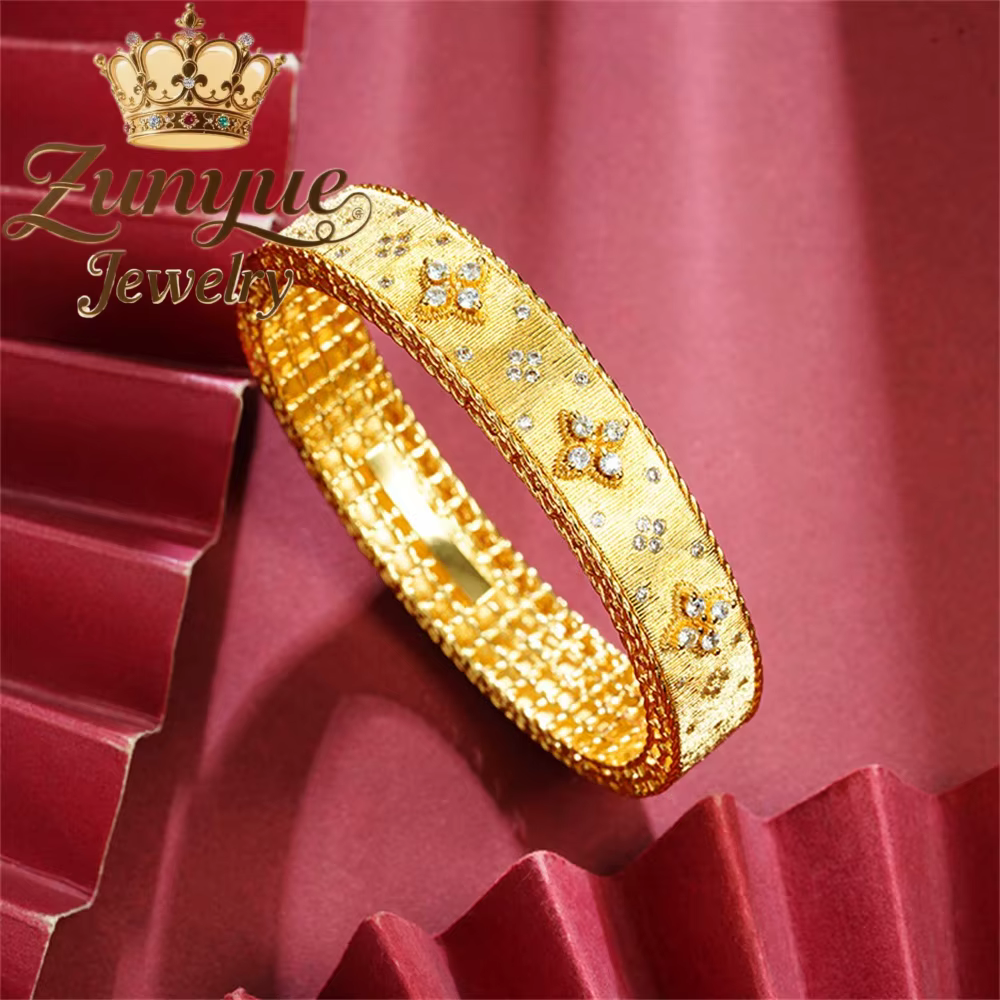 Bracelet rond en or sable avec diamants ajourés