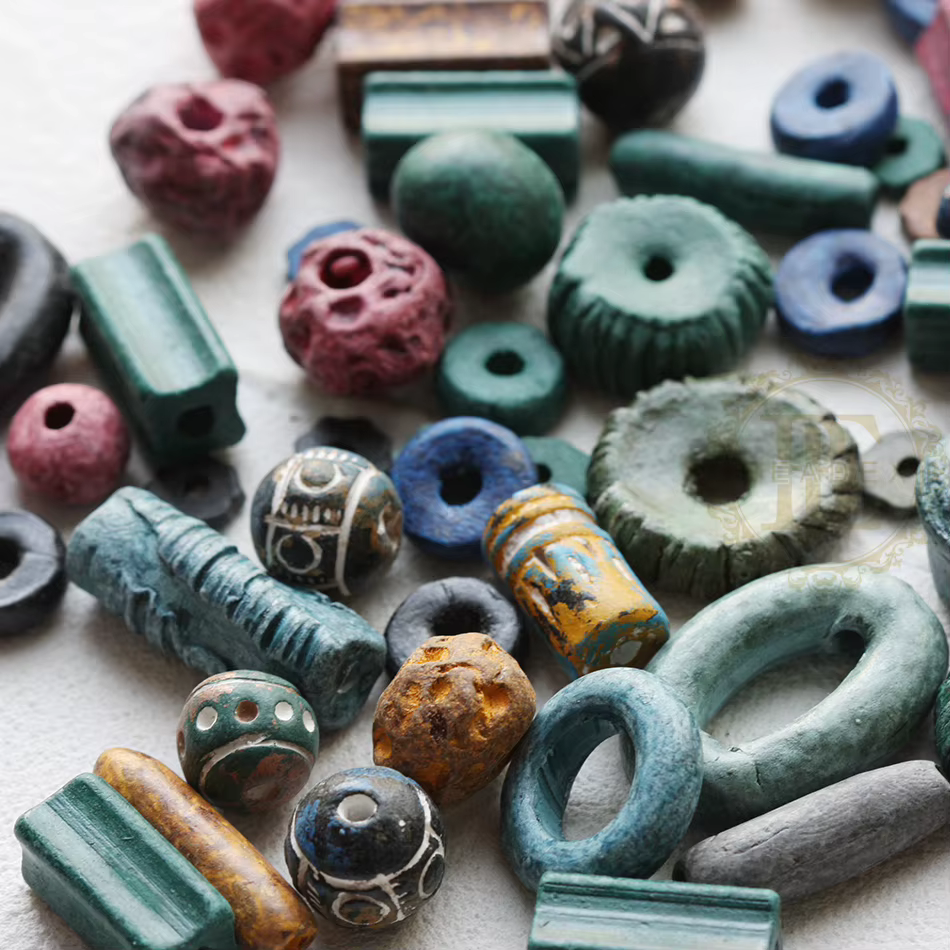 Mélange de perles en céramique fabriquées à la main