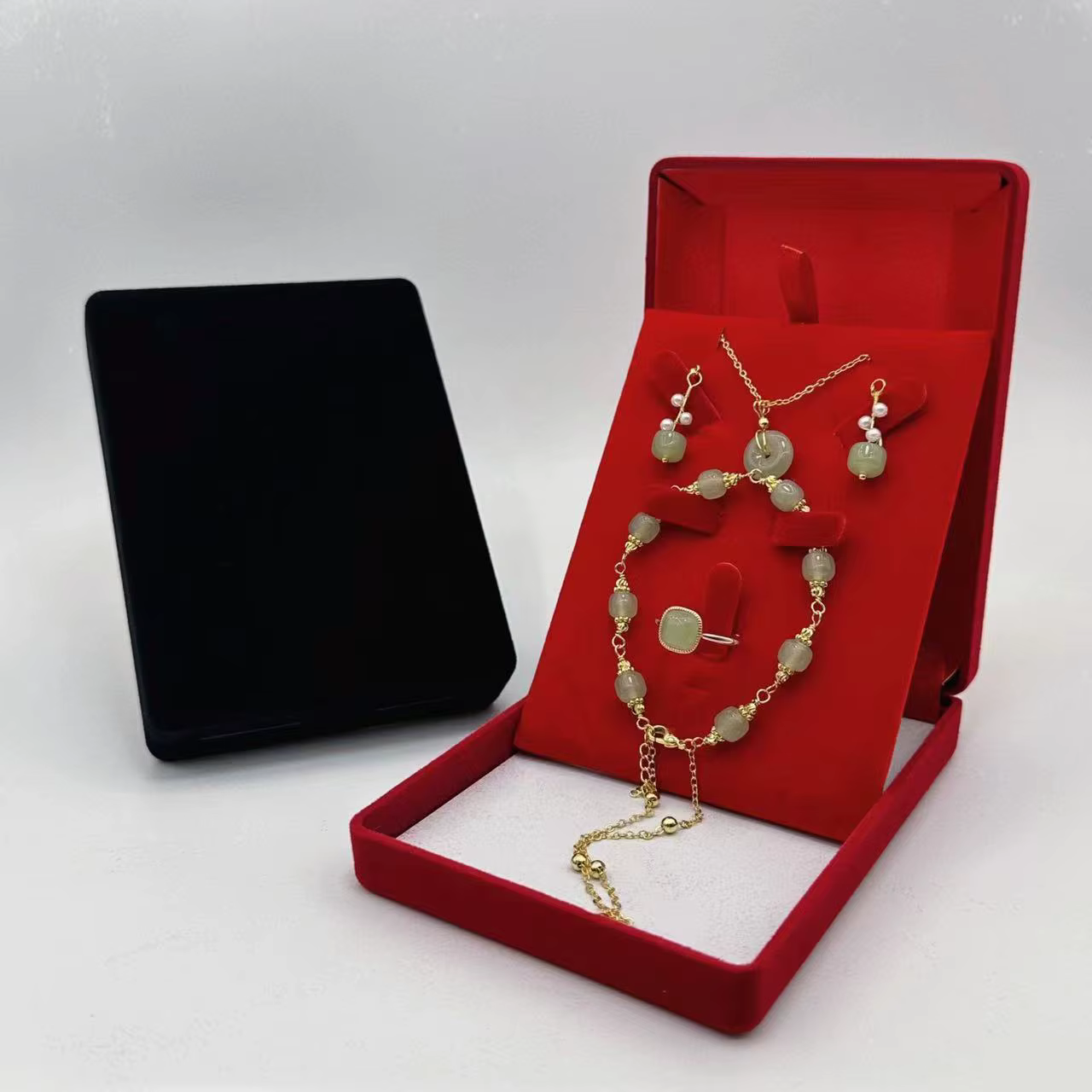 Ensemble de bijoux en velours