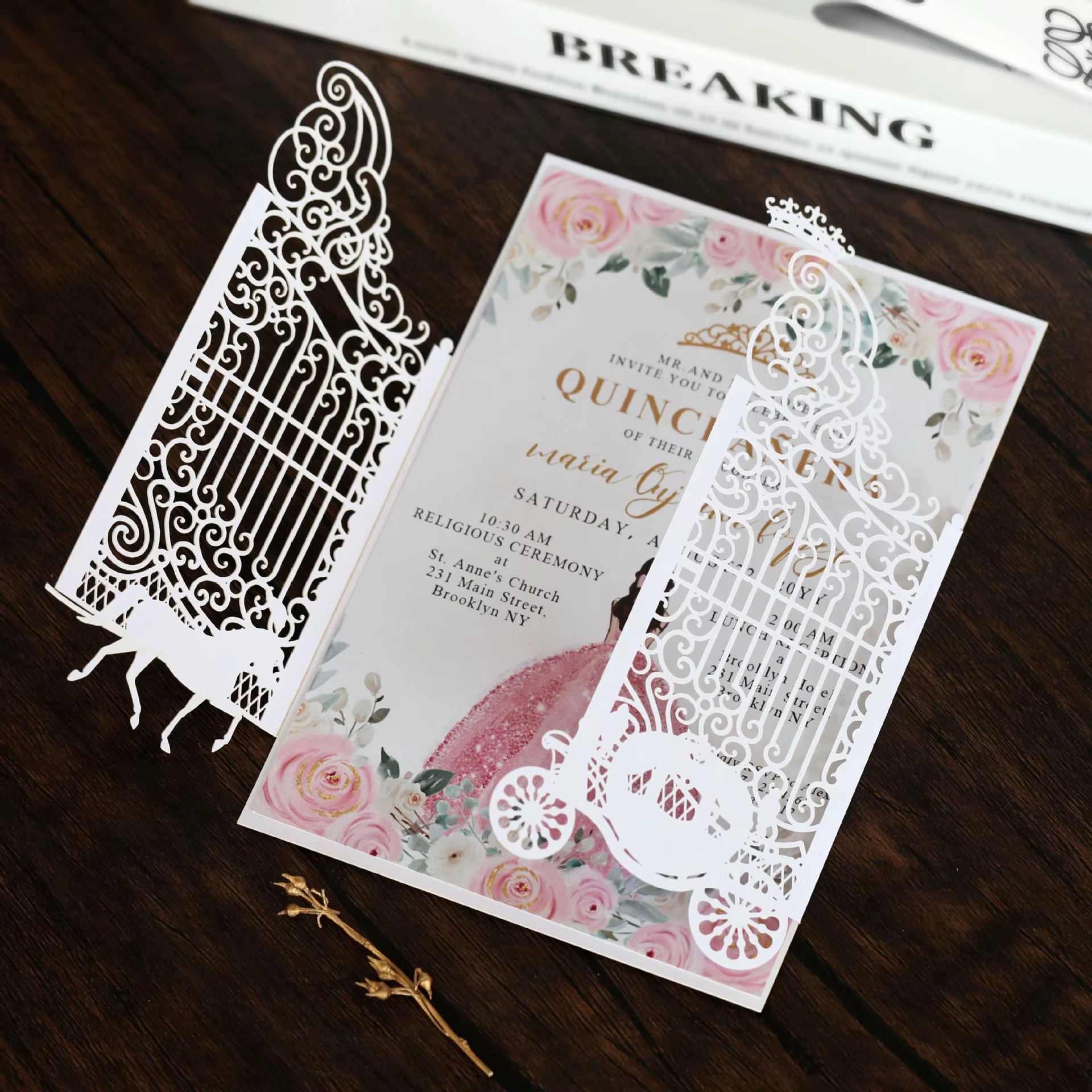 Carte d'invitation de mariage découpée au laser