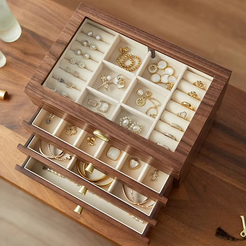 Boîte à bijoux en bois massif avec serrure