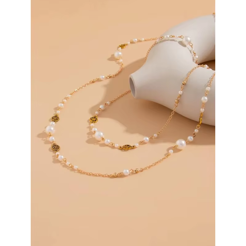 Colliers longs de perles dorées pour femmes
