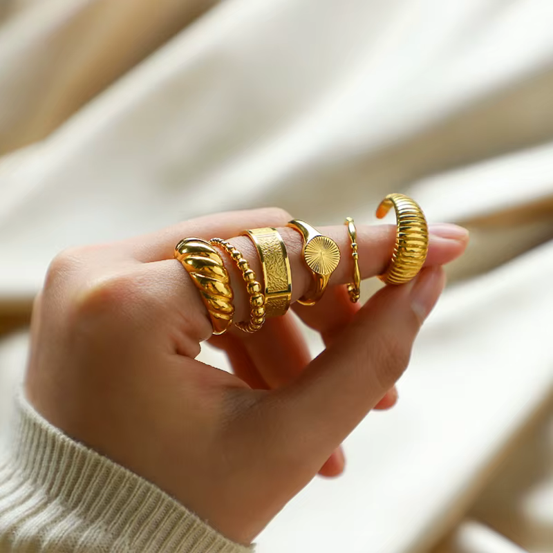 Bagues serpent couleur or pour femmes