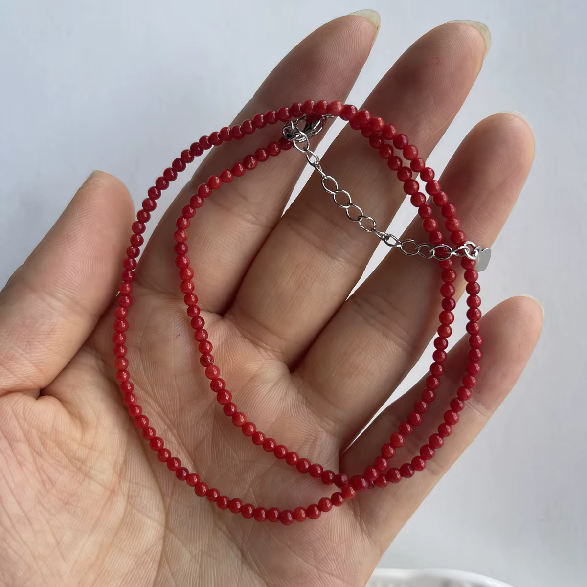 Collier ras du cou en perles de corail rondes rouges pour femmes