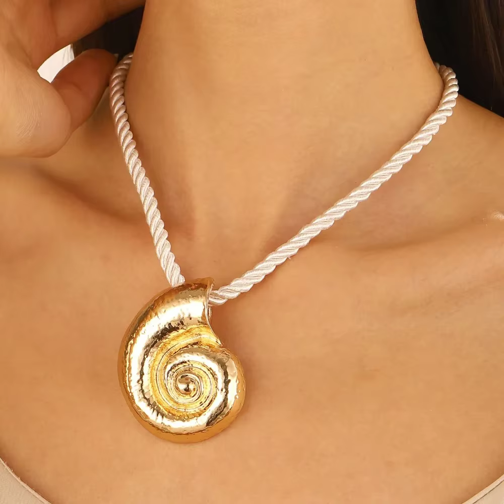 Collier pendentif Big Conch pour femme