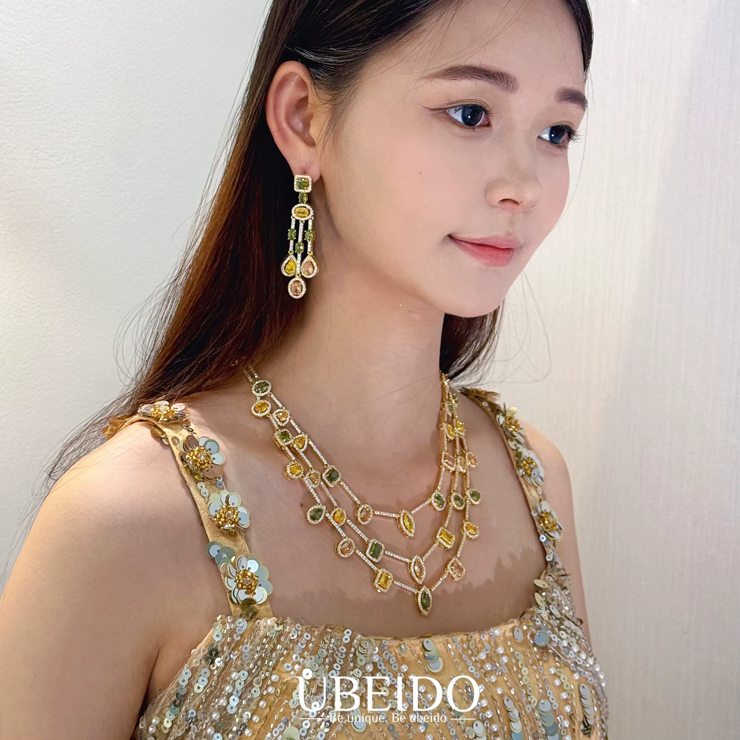 Ensemble collier et boucles d'oreilles en strass brillant