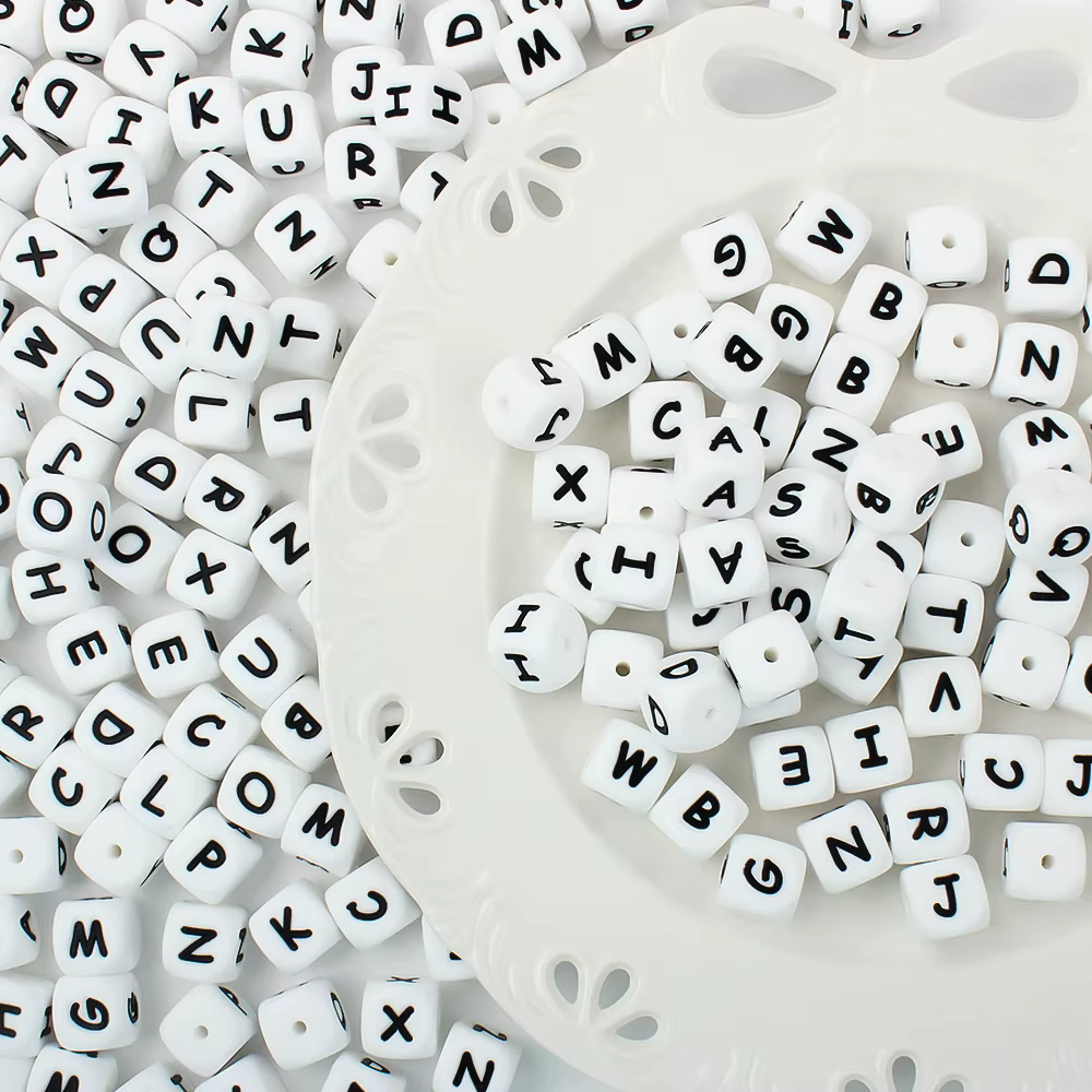 10/26/50/100 pièces lettres perles 12mm Silicone Alphabet