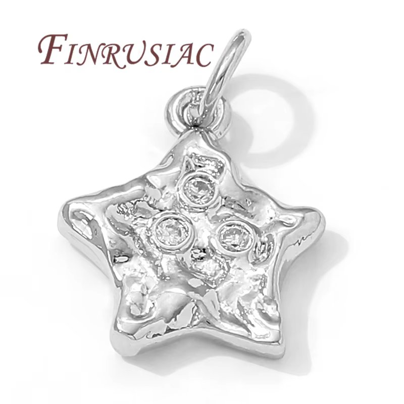 Breloques étoiles délicates plaquées or 18 carats