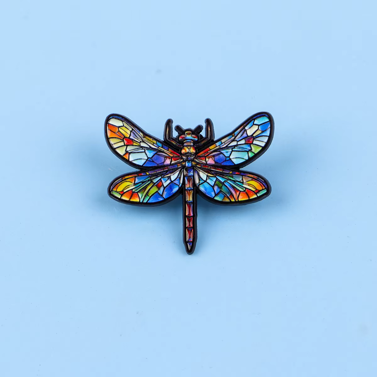 Motif en vitrail ﻿ Broche en émail libellule colorée
