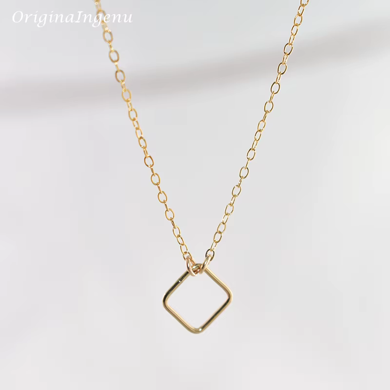 Collier carré bijoux faits à la main or rempli ras du cou pendentifs