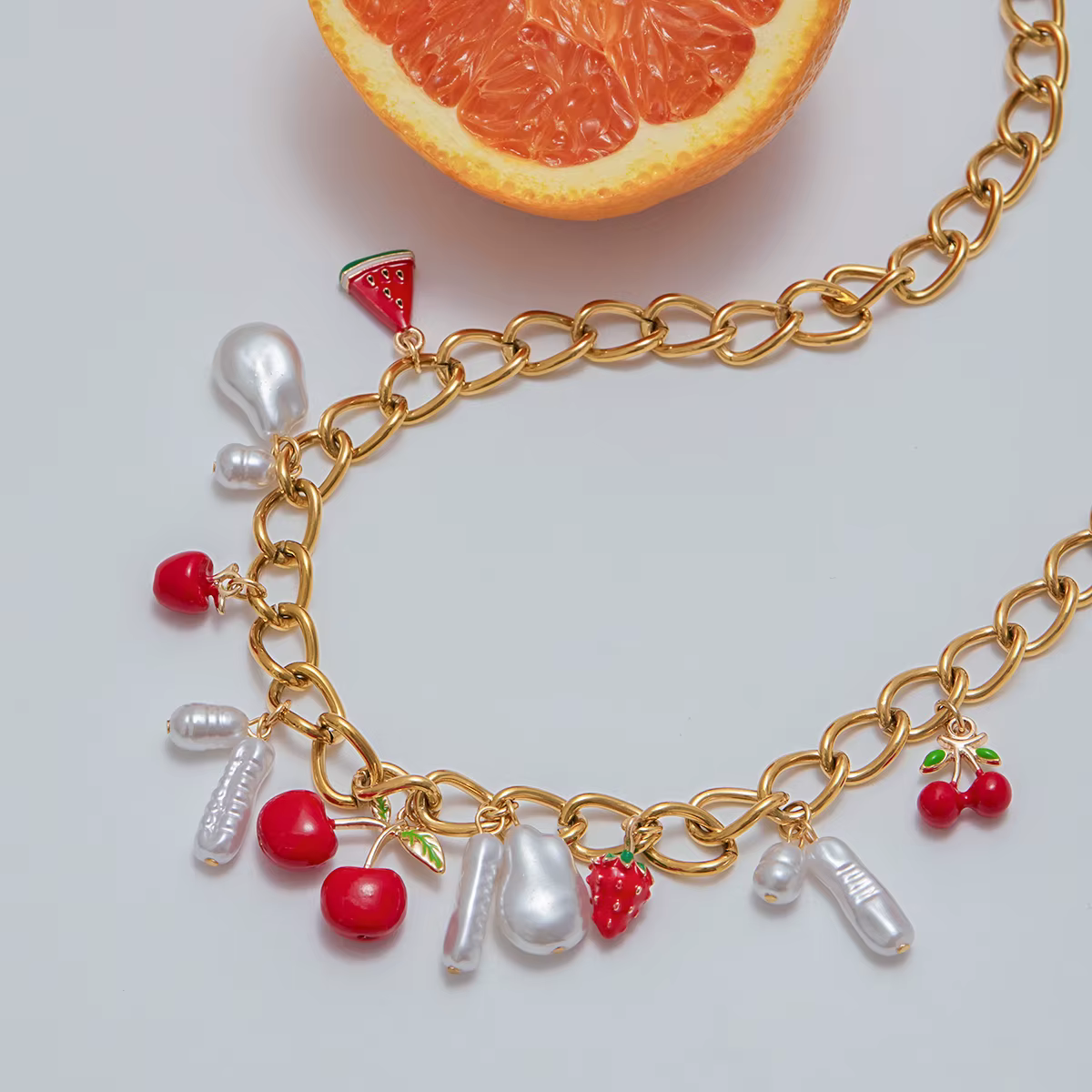 Zora – collier avec pendentif multi-charme pour femmes