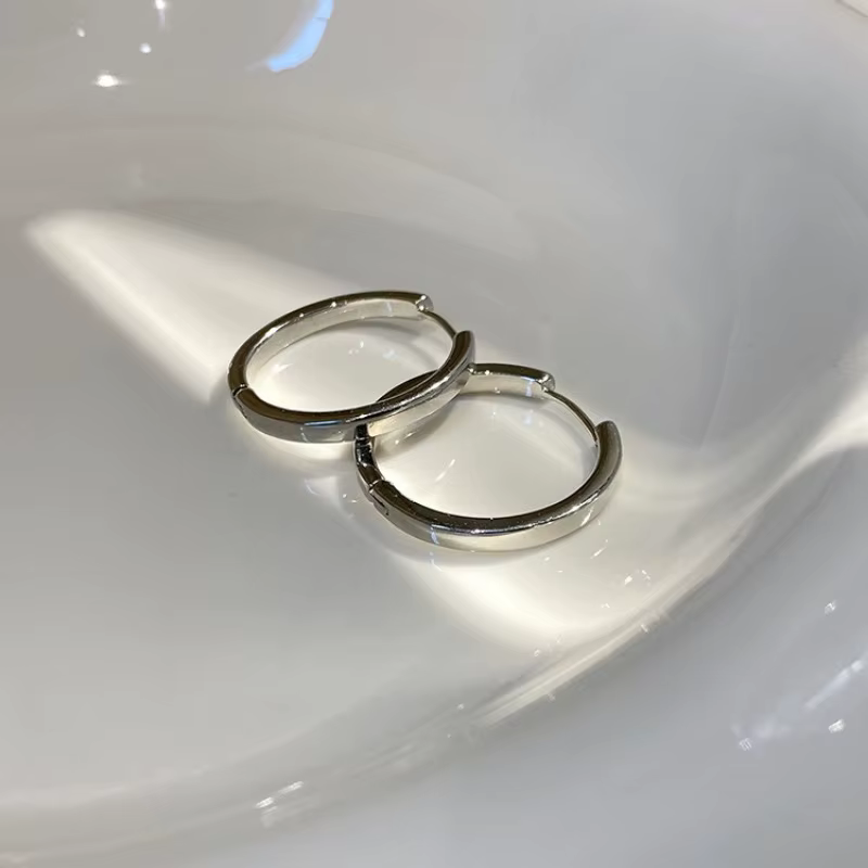 Boucles d'oreilles rondes simples et grandes pour femmes