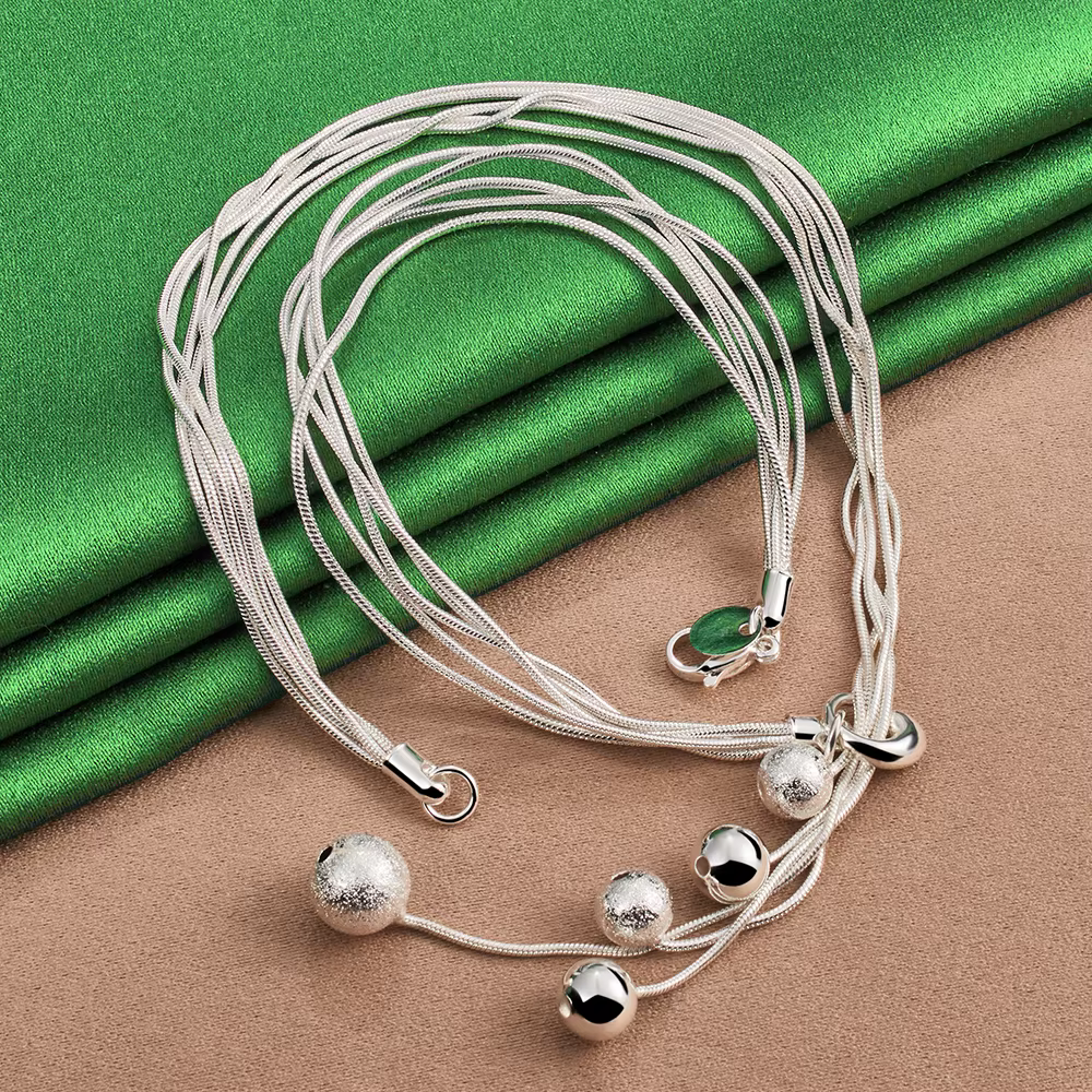 Collier en or 18 carats avec pendentif à cinq perles lisses givrées