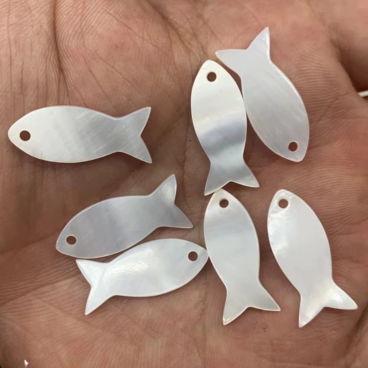 100 pièces en gros de petits pendentifs en nacre pour la fabrication de bijoux