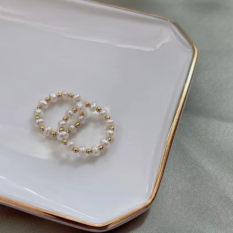 Bague élégante en perles d'eau douce