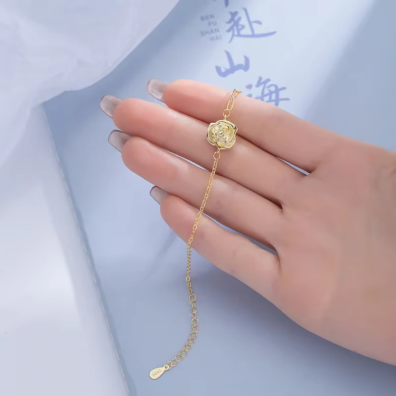 Bracelet vintage couleur or avec fleur de rose pour femme