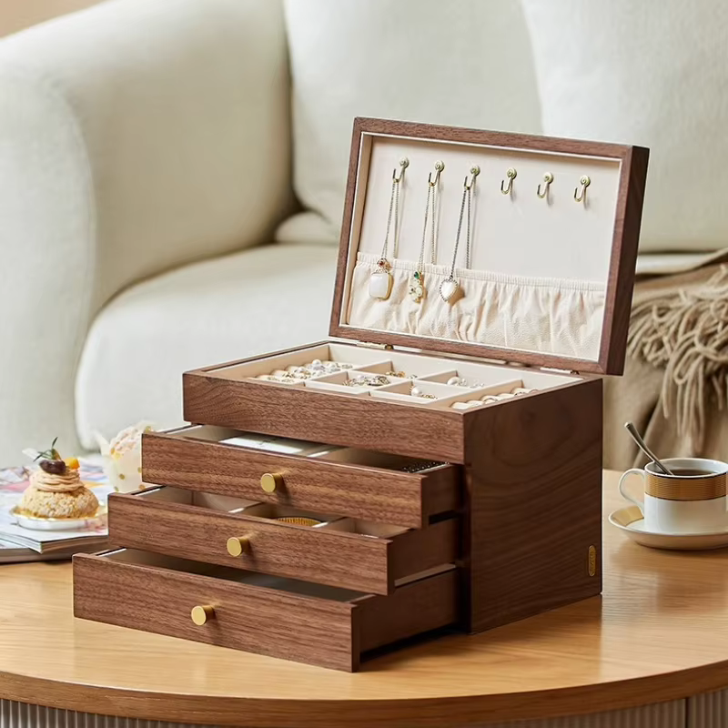 Boîte à bijoux en bois massif avec serrure