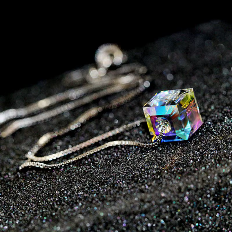 Collier pendentif en cristal carré Aurora coloré pour femme, bijoux fantaisie