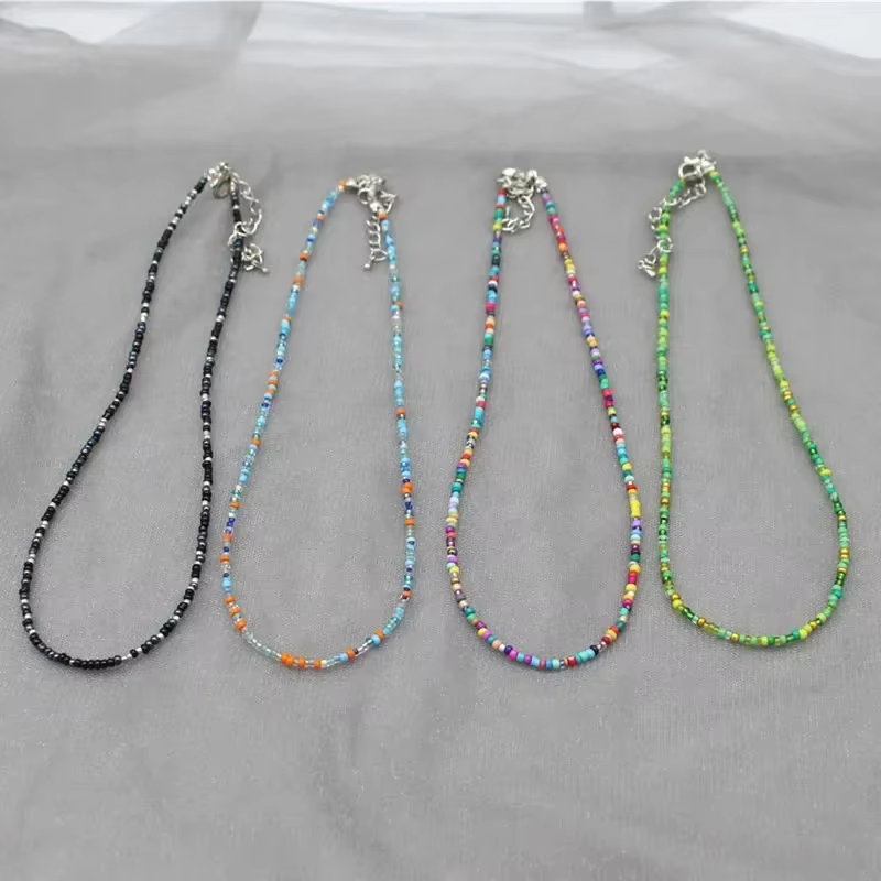 Collier ras du cou en perles de rocaille simples pour femmes