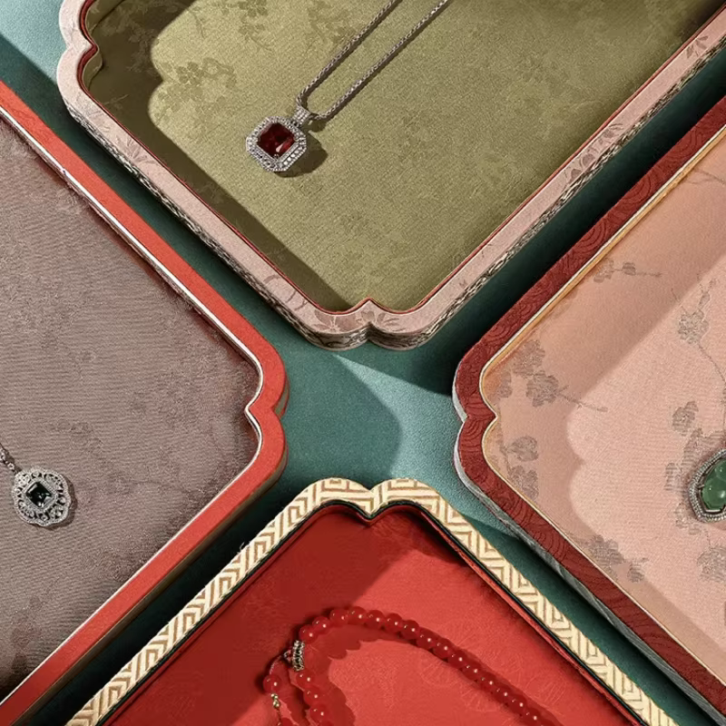 Plateau à bijoux de style palais