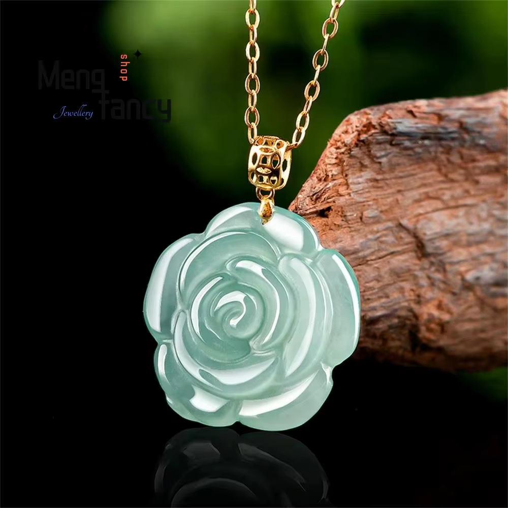 Jadéite naturelle, boucle en or 18 carats