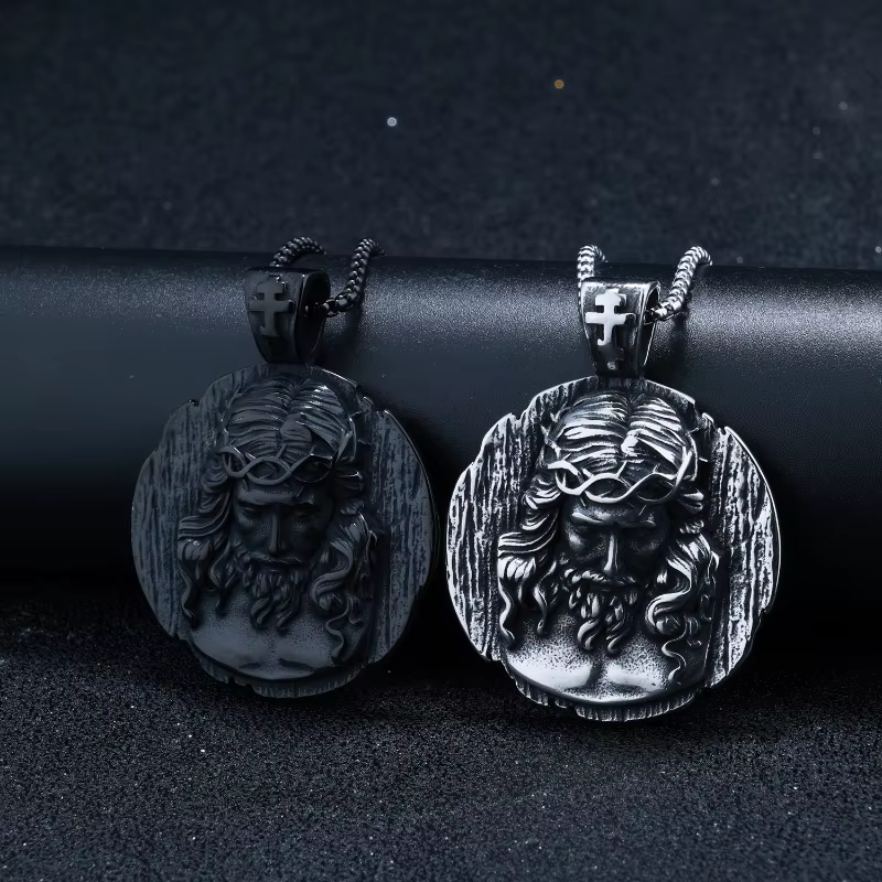 Collier pendentif Vintage Saint benoît