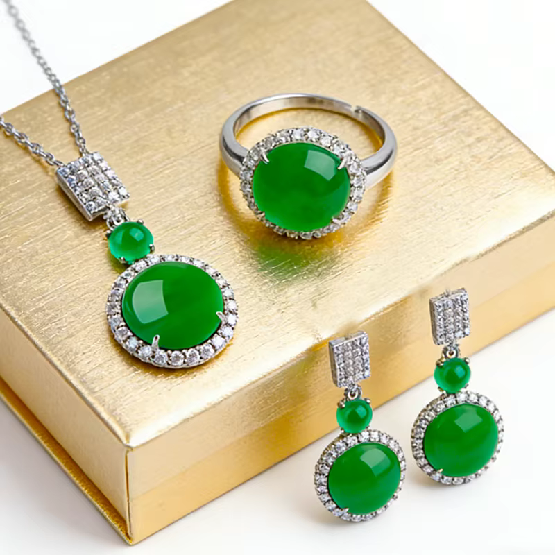 Ensemble de bijoux en pierre verte artificielle