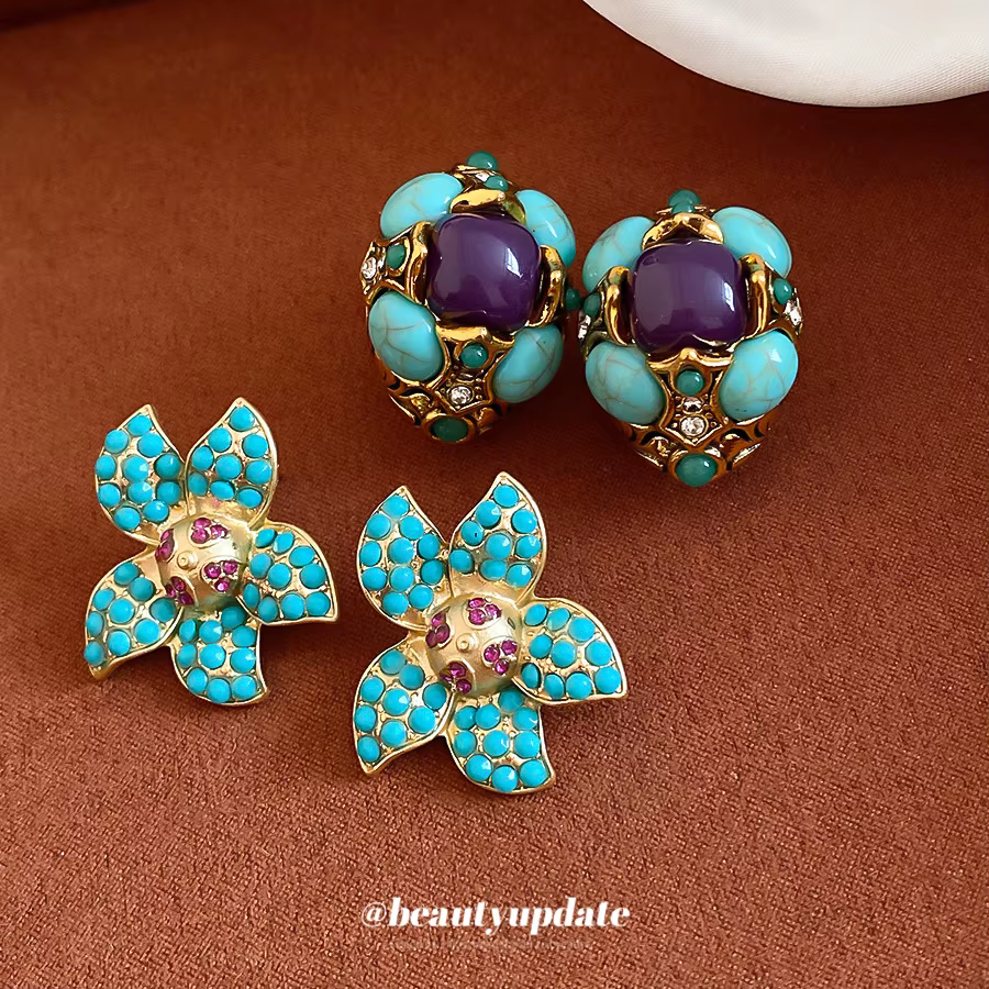 Boucles d'oreilles clous vintage en résine et cristal