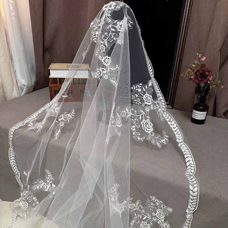 Voile de mariage long avec bord en dentelle