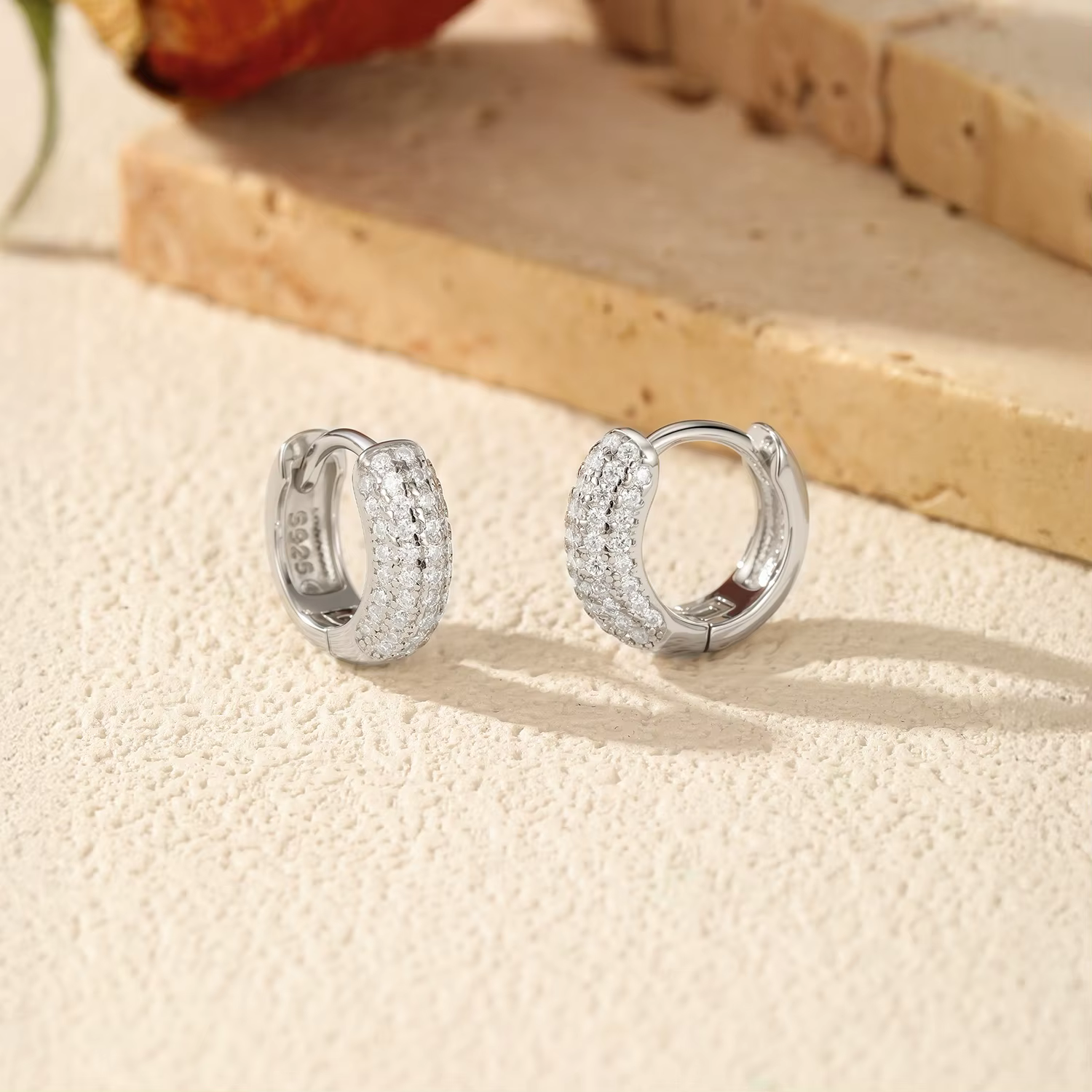 YANLOK 925 en argent Sterling de luxe éblouissant rond Moissanite boucles d'oreilles pour les femmes fête bijoux fins accessoires
