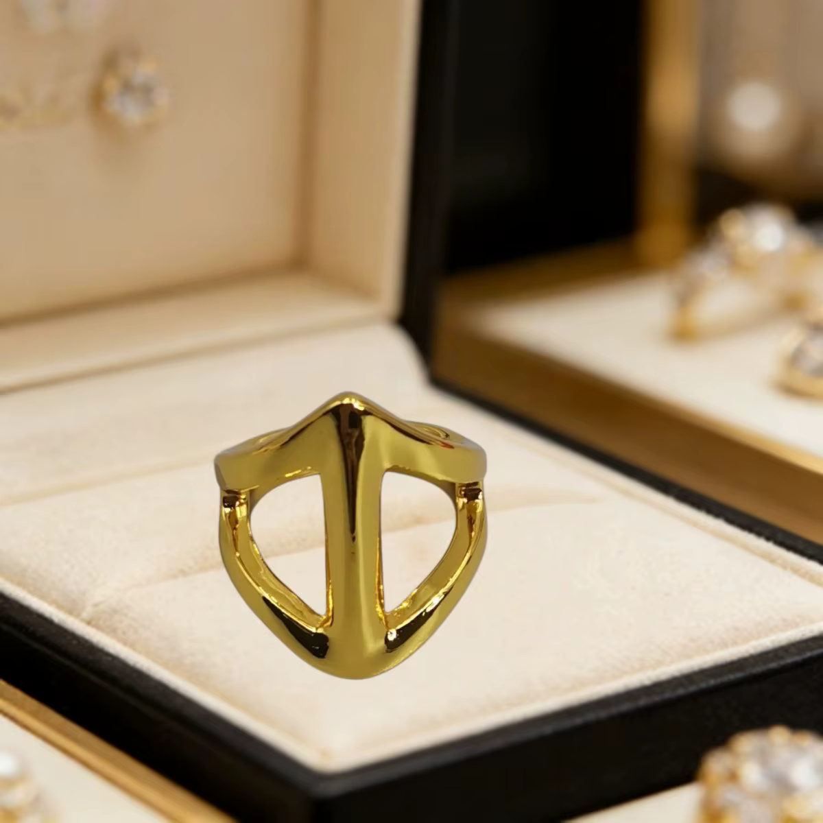 Bague géométrique creuse en or et argent
