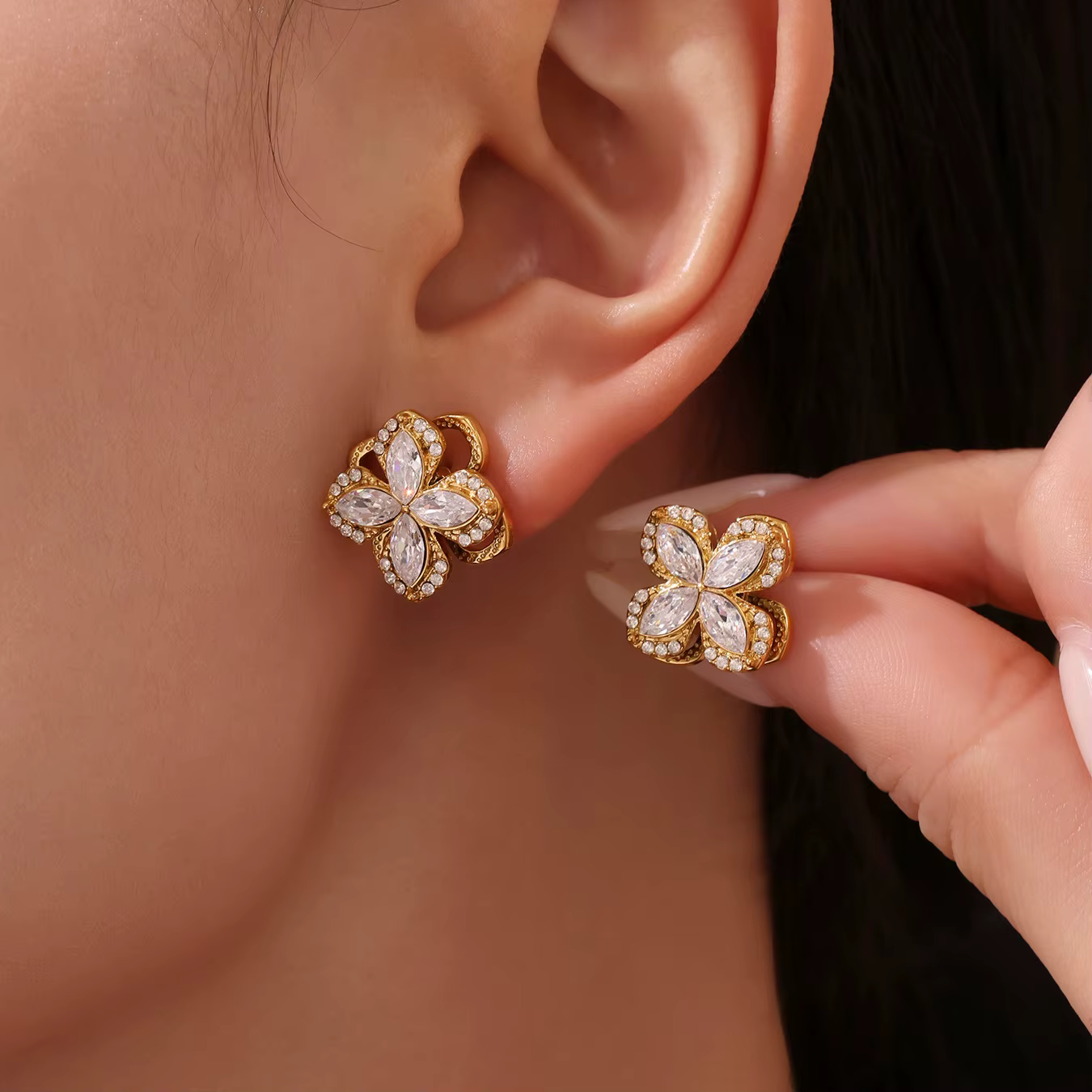 Collier et boucles d'oreilles à fleurs en zircone rotative pour femme