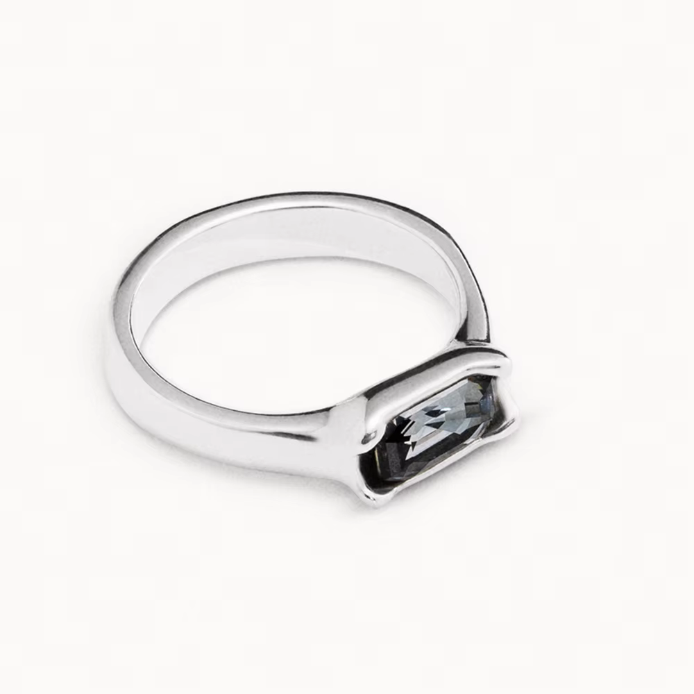 Bague en pierres précieuses exquises