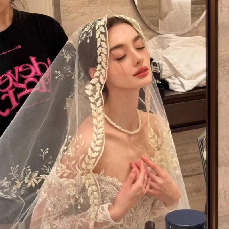 Voile de mariage long avec bord en dentelle