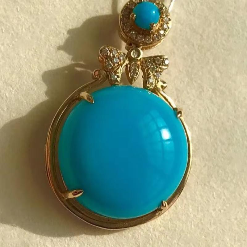 Pendentif circulaire papillon bleu exquis rétro
