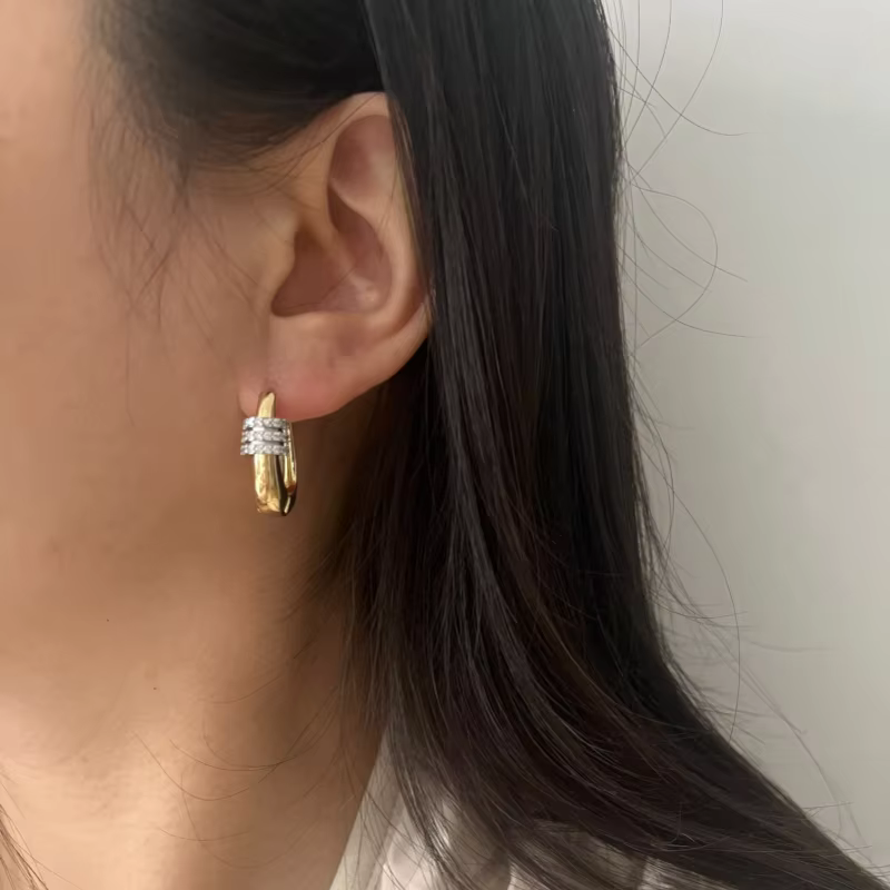 Boucles d'oreilles géométriques en zircon plaqué bicolore