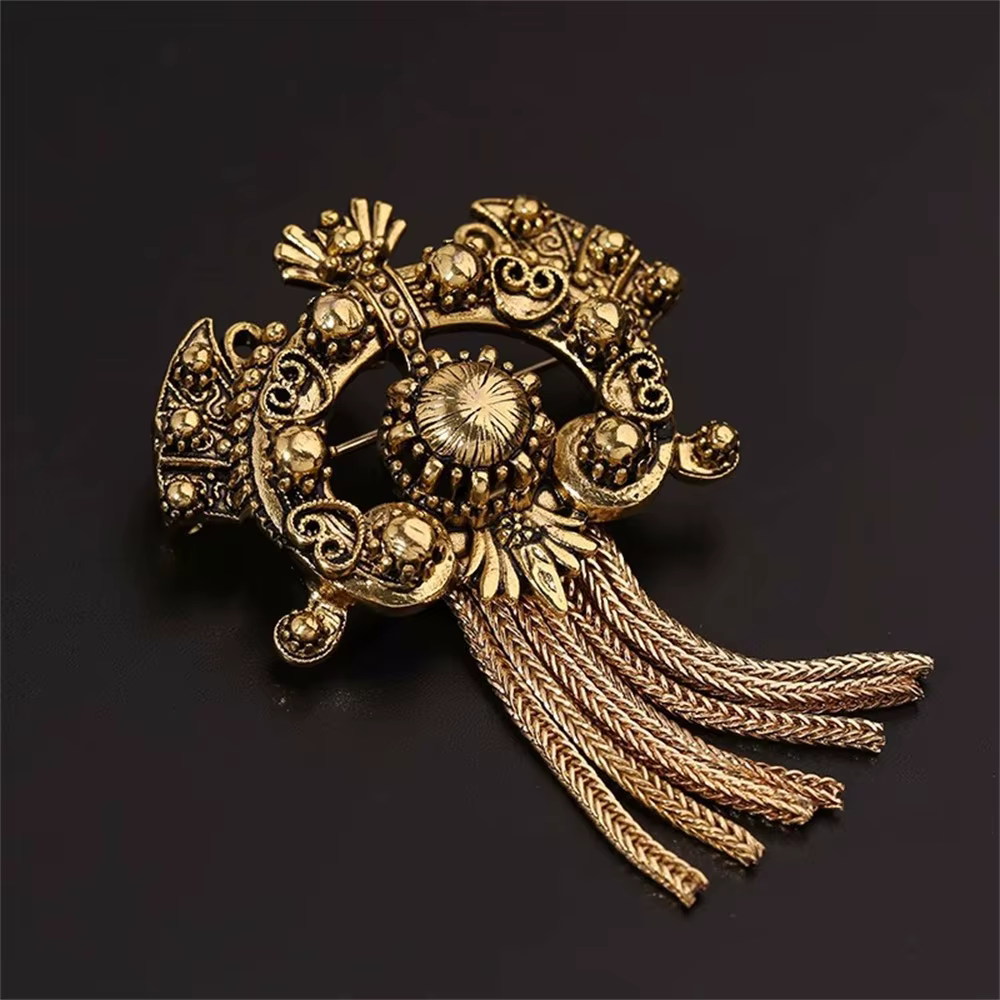 Broche Su de style palais exquise