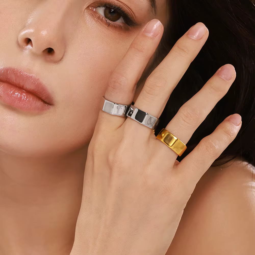 Bague simple et brillante en acier inoxydable plaqué or